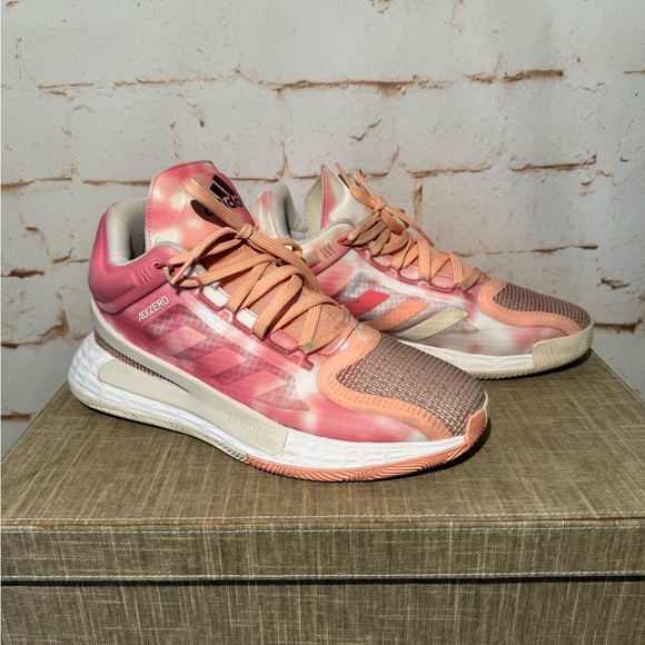 Derrick Rose Unisex 11 Glow Pink Basketball Shoes EUC - Main Image